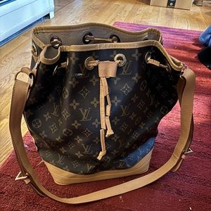 Louis Vuitton Shoulder bag